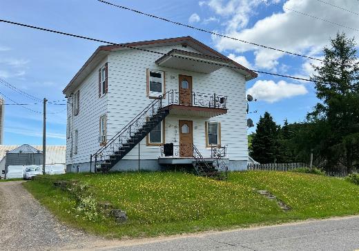 Duplex property for sale St-Tite-Des-Caps - 213y