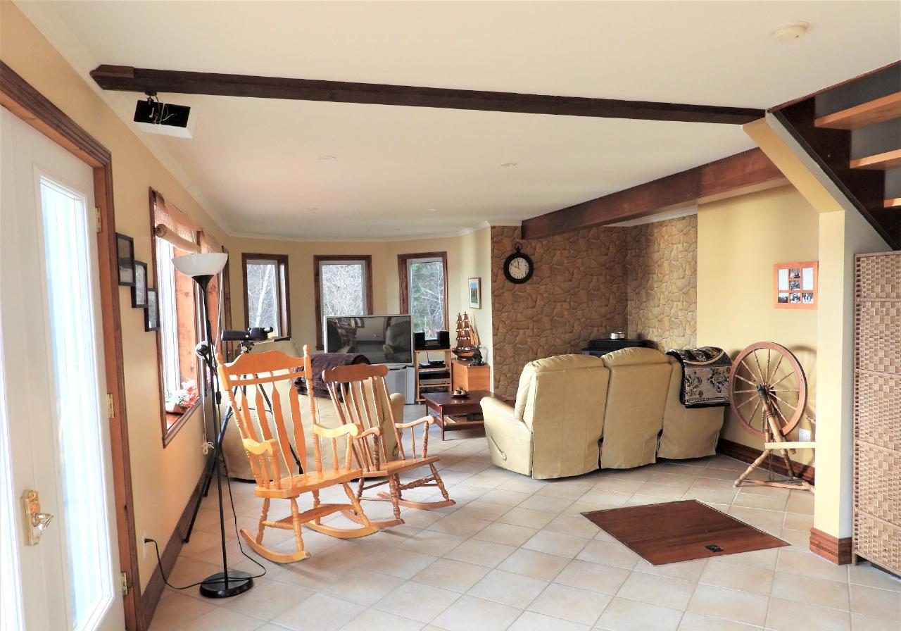 Maison à vendre - 300 Ch. de l'Anse-de-Roche, St-Fulgence, G0T 1Y0
