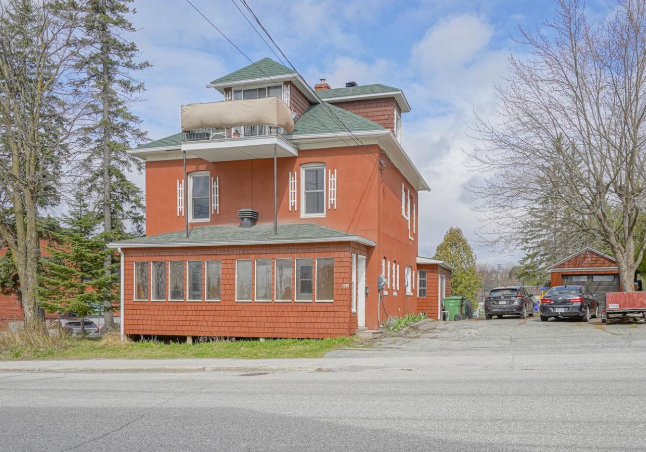 Maison à vendre - 695 Rue Papineau, Sherbrooke, J1E 1Y6