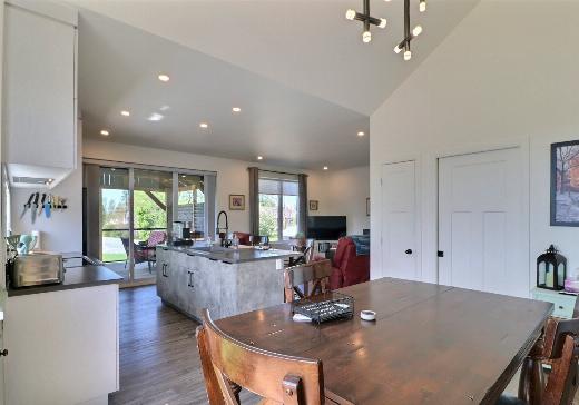 maison à étages à vendre Warwick - 12cr