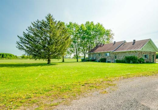 maison à étages à vendre St-Louis-De-Gonzague - 246ak