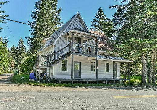 Two or more stories for sale - 2585 Ch. du Village, St-Adolphe d'Howard, J0T2B0