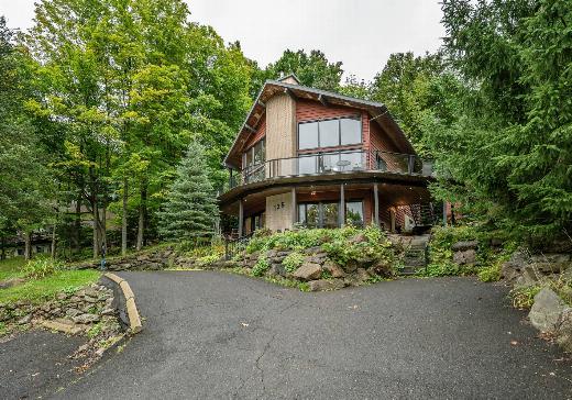 Two or more stories for sale - 125 Rue Champlain, Bromont, J2L3B1