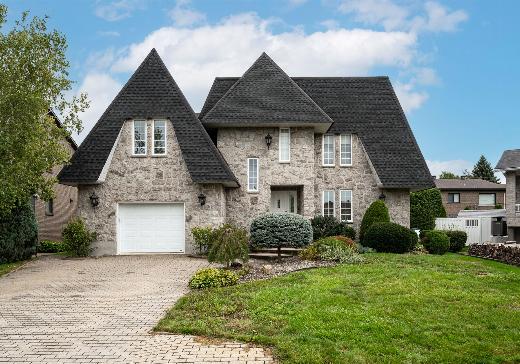 Two or more stories for sale - 223 Place Michel-Gamelin, Laval, H7M5L6