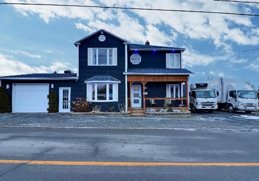 Two or more stories for sale - 376 Rue St-Jean, Matane, G4W2H2
