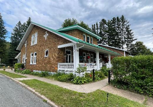 Two or more stories for sale - 549 Rue St-Joseph, La Tuque, G9X1N5