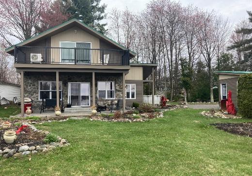 Two or more stories for sale - 1078 Rue Bellemare, Saint-Hyacinthe, J0E1Z0
