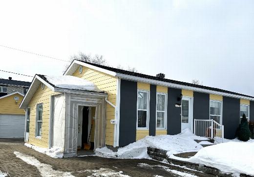 Two or more stories for sale - 179 Rue Blouin, Matane, G4W3S1