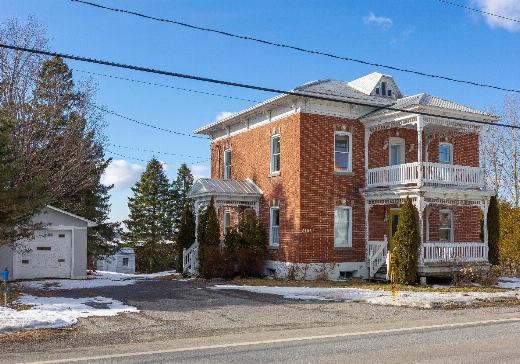 Two or more stories for sale - 5103 Route 222, Valcourt, J0E2L0