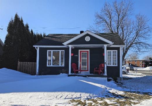 Two or more stories for sale - 2151 Rue Labrecque, Saguenay, G7S1T2
