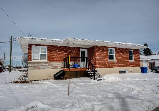 Two or more stories for sale - 348 Rue St-René, Rimouski, G5L4V9