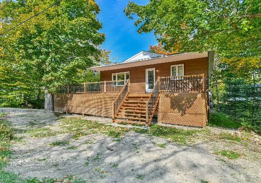 Two or more stories for sale - 112 16e Avenue O., St-Adolphe d'Howard, J0T2B0