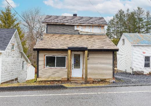 Two or more stories for sale - 467 Rue Bachand, Coaticook, J1A1V8