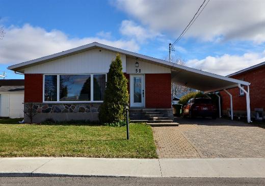 Two or more stories for sale - 52 Rue Robitaille, Victoriaville, G6P4N2