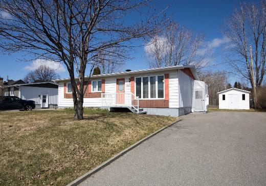 Two or more stories for sale - 547 Rue Verlaine, Chicoutimi, G7J4C3