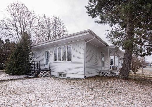 Two or more stories for sale - 423 6e Avenue, Val-d'Or, J9P1A9