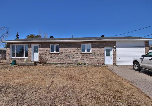Two or more stories for sale - 39 13e Rue E., Baie-Comeau, G0T1E0