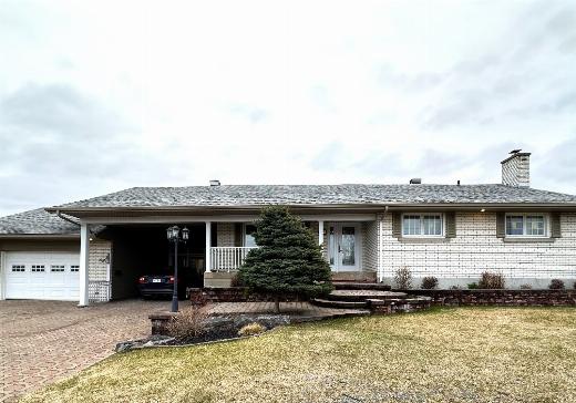 Two or more stories for sale - 177 Rue René-Tremblay, Matane, G4W2M1