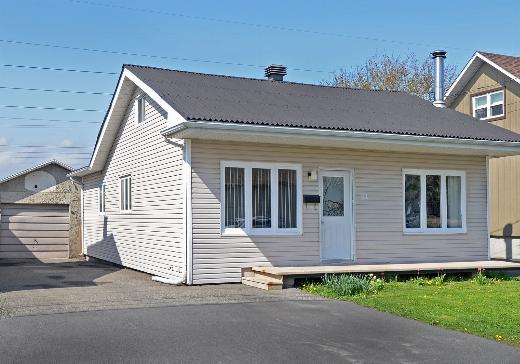 Two or more stories for sale - 61 Rue Purvis, Salaberry-de-Valleyfield, J6S2B9