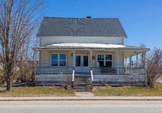 Two or more stories for sale - 1149 Rue St-Joseph, Valcourt, J0E2L0