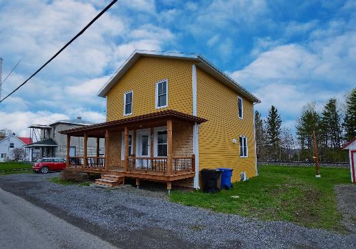 Two or more stories for sale - 43 Rue St-Pierre E., Matane, G0J3L0
