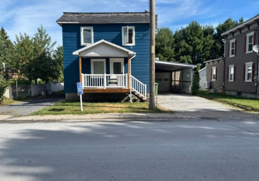 Maison à étages à vendre - 807 St-Jean-Baptiste, Henryville, J0J1E0