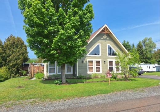 1 1/2 Storey for sale - 27 Rue Bourg, Carleton-sur-Mer, G0C1J0